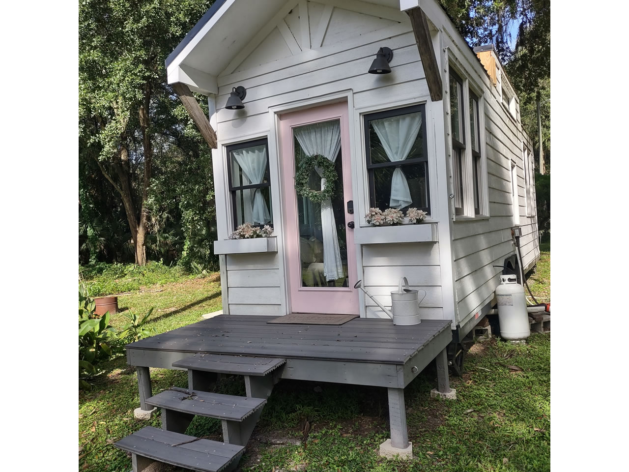 Tiny House for Rent on Airbnb at Citra Royal Palm RV Park